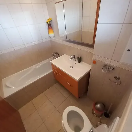 Club 218 Red Wellness Apartements * שיופוק