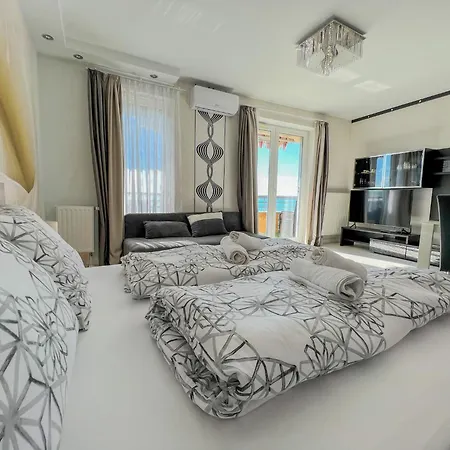 Club 218 Red Wellness Apartements דירה