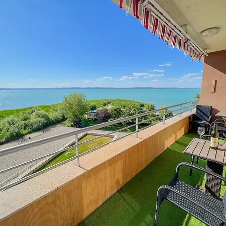 Club 218 Red Wellness Apartements * שיופוק