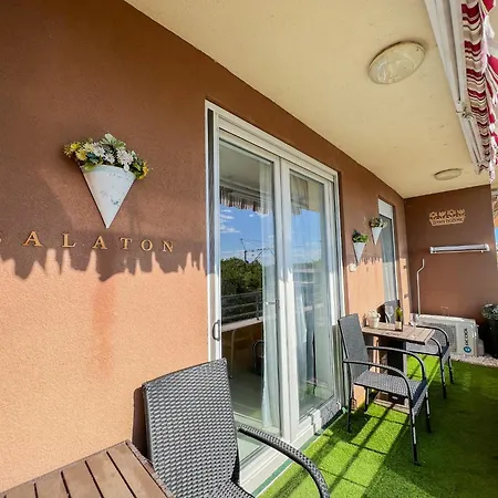 Club 218 Red Wellness Apartements שיופוק