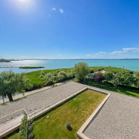 Club 218 Red Wellness Apartements