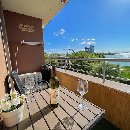 Club 218 Red Wellness Apartements * שיופוק