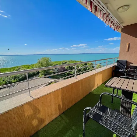 Club 218 Red Wellness Apartements דירה