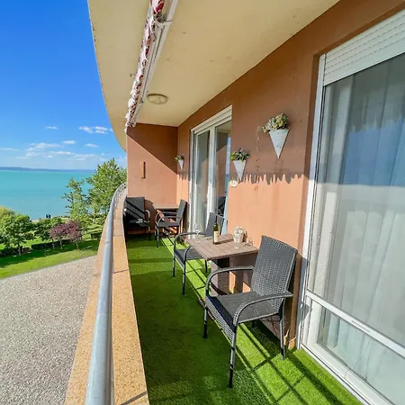 Club 218 Red Wellness Apartements * שיופוק